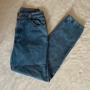 Vintage LEVIS 550 high rise relaxed fit jeans. Size 8.